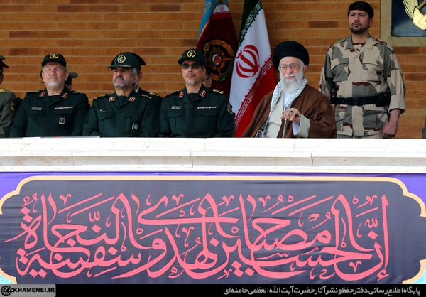 مقام معظم رهبری: اقتصاد هم نیازمند امنیت است/ امکان دفاعی کشور قابل مذاکره و چک و چانه زدن نیست