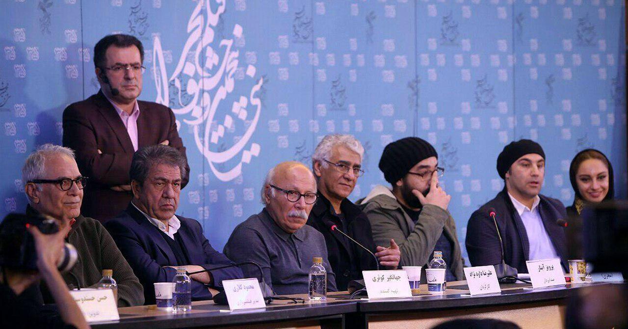 یادداشت علیرضا داوود نژاد درباره چگونگی زمین زدن فیلم فراری: با یقههای بسته و محاسن مرتب آمده بودند تا به ما درس تدین و اخلاق بدهند یادداشت علیرضا داوود نژاد درباره چگونگی زمین زدن فیلم فراری: با یقههای بسته و محاسن مرتب آمده بودند تا به ما درس تدین و اخلاق بدهند