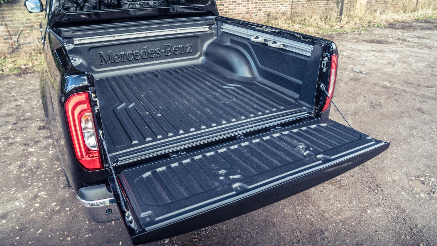 مرسدس کلاس x در مصاف با لندروور دیسکاوری (گزارش تصویری) مرسدس کلاس x در مصاف با لندروور دیسکاوری (گزارش تصویری)