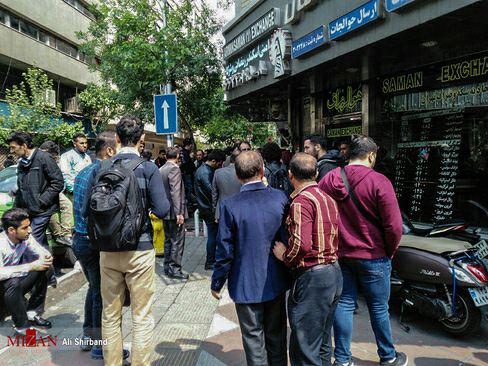 تحلیل عوامل افزایش جهشی نرخ ارز/دولت برای انجام اصلاحات اقتصادی با مردم صحبت کند/با تداوم مسیر گذشته، افزایش نرخ دلار متوقف نمی شود تحلیل عوامل افزایش جهشی نرخ ارز/دولت برای انجام اصلاحات اقتصادی با مردم صحبت کند/با تداوم مسیر گذشته، افزایش نرخ دلار متوقف نمی شود