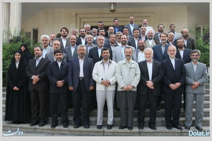 امضا کنندگان نامه به احمدی نژاد، نسبت به دولت روحانی بی مروتی کرده اند/مقامات دولت احمدی نژاد به انتخابات آینده چشم دارند/تحلیل رفتار متناقض امضا کنندگان نامه سرگشاده امضا کنندگان نامه به احمدی نژاد، نسبت به دولت روحانی بی مروتی کرده اند/مقامات دولت احمدی نژاد به انتخابات آینده چشم دارند/تحلیل رفتار متناقض امضا کنندگان نامه سرگشاده