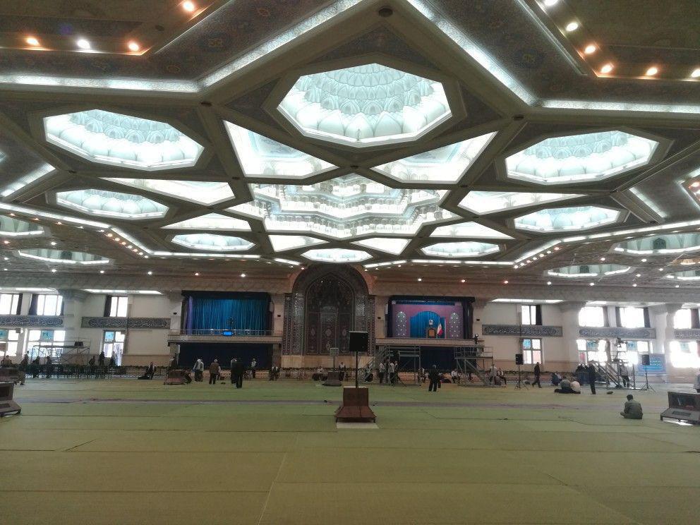 توضیح امام جمعه تهران درباره حذف نردهها توضیح امام جمعه تهران درباره حذف نردهها