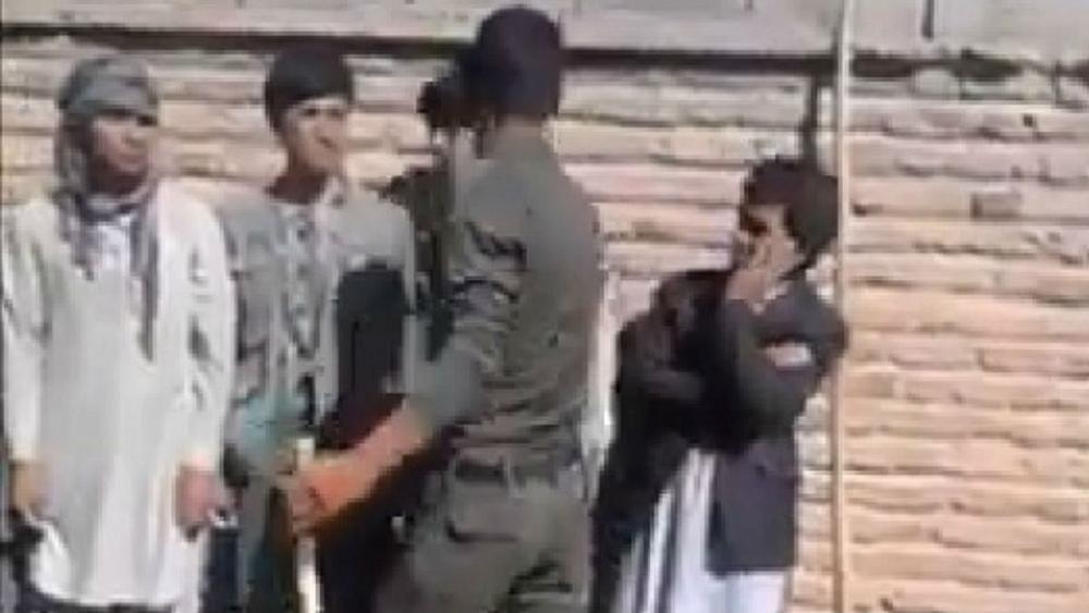 بدرفتاری با مهاجران افغان/ احضار معاون سفیر ایران به وزارت خارجه افغانستان بدرفتاری با مهاجران افغان/ احضار معاون سفیر ایران به وزارت خارجه افغانستان