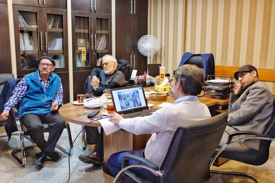 آغاز کار هیات داوران جشنواره عکس «نگاه به آینده» آغاز کار هیات داوران جشنواره عکس «نگاه به آینده»