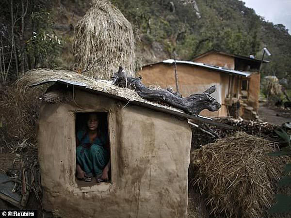 سنت عجیب هندوها درباره زنان قربانی گرفت! سنت عجیب هندوها درباره زنان قربانی گرفت!