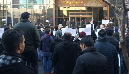 واکنش وزیر صنعت به اعتراض برخی خریداران خودرو واکنش وزیر صنعت به اعتراض برخی خریداران خودرو