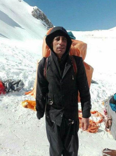 یک دست صدا دارد