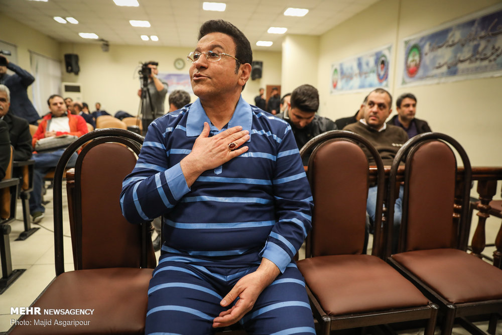 آقای عابر بانک فوتبال و 7 واقعیت اقتصادی و اجتماعی