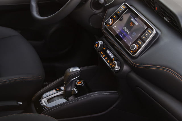 رفاه و گزینههای بیشتر در نیسان کیکس 20 هزار دلاری 2019 رفاه و گزینههای بیشتر در نیسان کیکس 20 هزار دلاری 2019