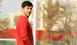 کریم باقری ۲ سال دیگر با پرسپولیس تمدید کرد