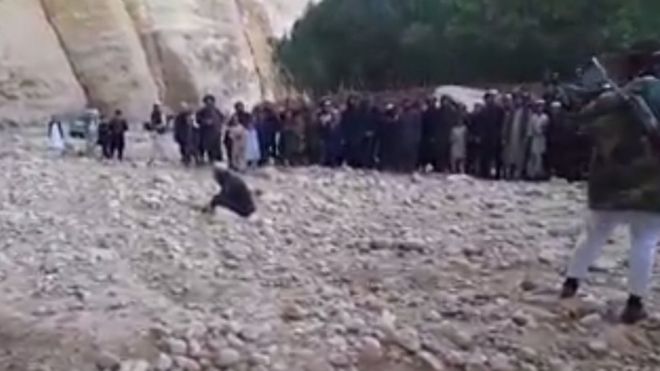 داعش یک مرد را در شمال افغانستان 'سنگسار کرد' (+عکس)