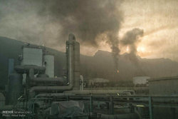 امام جمعه عسلویه: کسی به فکر جان مردم عسلویه نیست/ سلامت مردم در خطر است/ اینجا برق می رود جهنم است/ مردم عسلویه به همه امراض و بیماری ها گرفتار شده اند