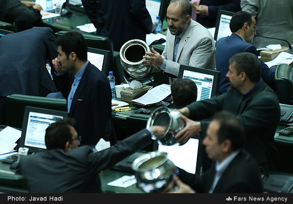 کی به چی رای میده؟ کی به چی رای میده؟