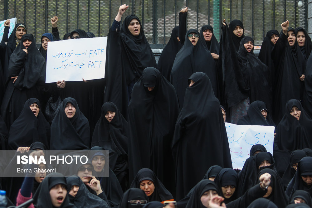 خبرنگار:FATF چیست؟ معترض: نمیدانم! / بازداشتش کنید خبرنگار:FATF چیست؟ معترض: نمیدانم! / بازداشتش کنید