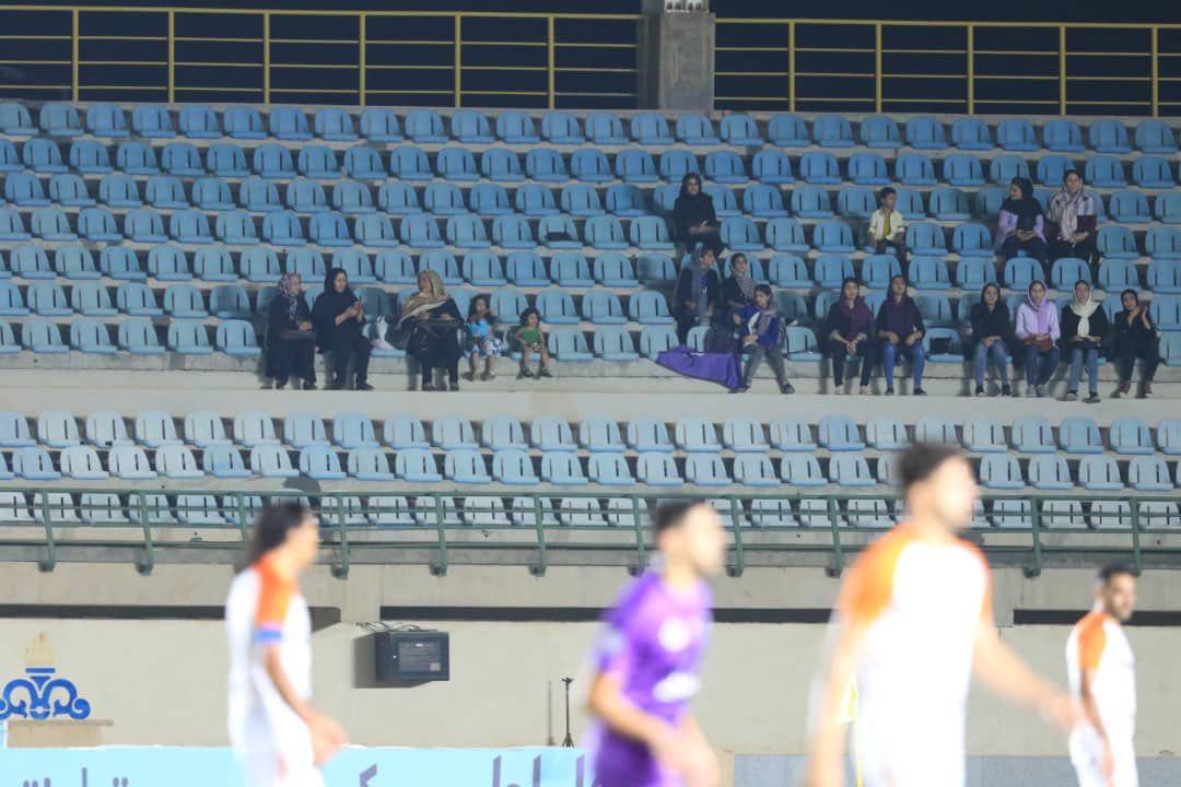 بانوان خرمشهری تماشاگر بازی لیگ یک (عکس) بانوان خرمشهری تماشاگر بازی لیگ یک (عکس)