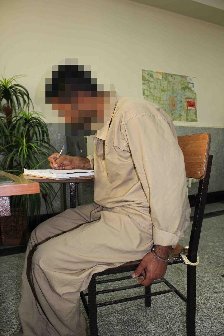 مرد مزاحم ستاره های سینما در تهران دستگیر شد (+عکس) مرد مزاحم ستاره های سینما در تهران دستگیر شد (+عکس)