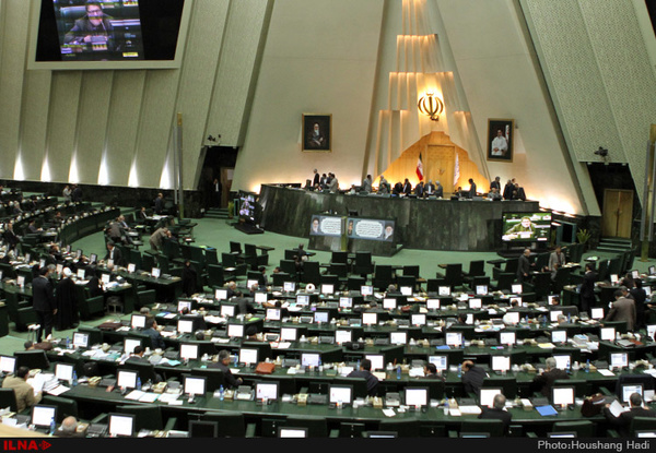 خانه از پای بند ویران است، برخی از نمایندگان ما در بند نقش ایواناند خانه از پای بند ویران است، برخی از نمایندگان ما در بند نقش ایواناند