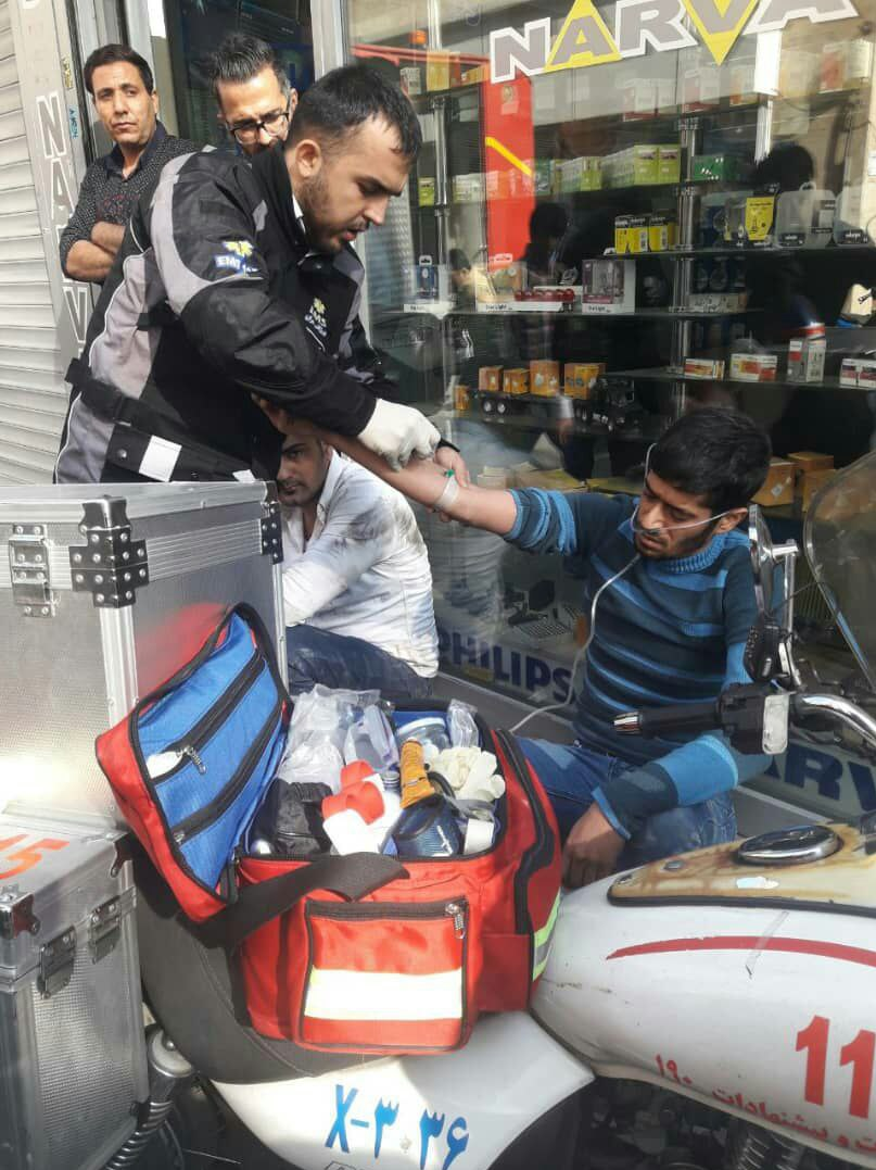 آتش سوزی گسترده انبار لوازم یدکی خودرو در تهران/ 13 مصدوم (+عکس)