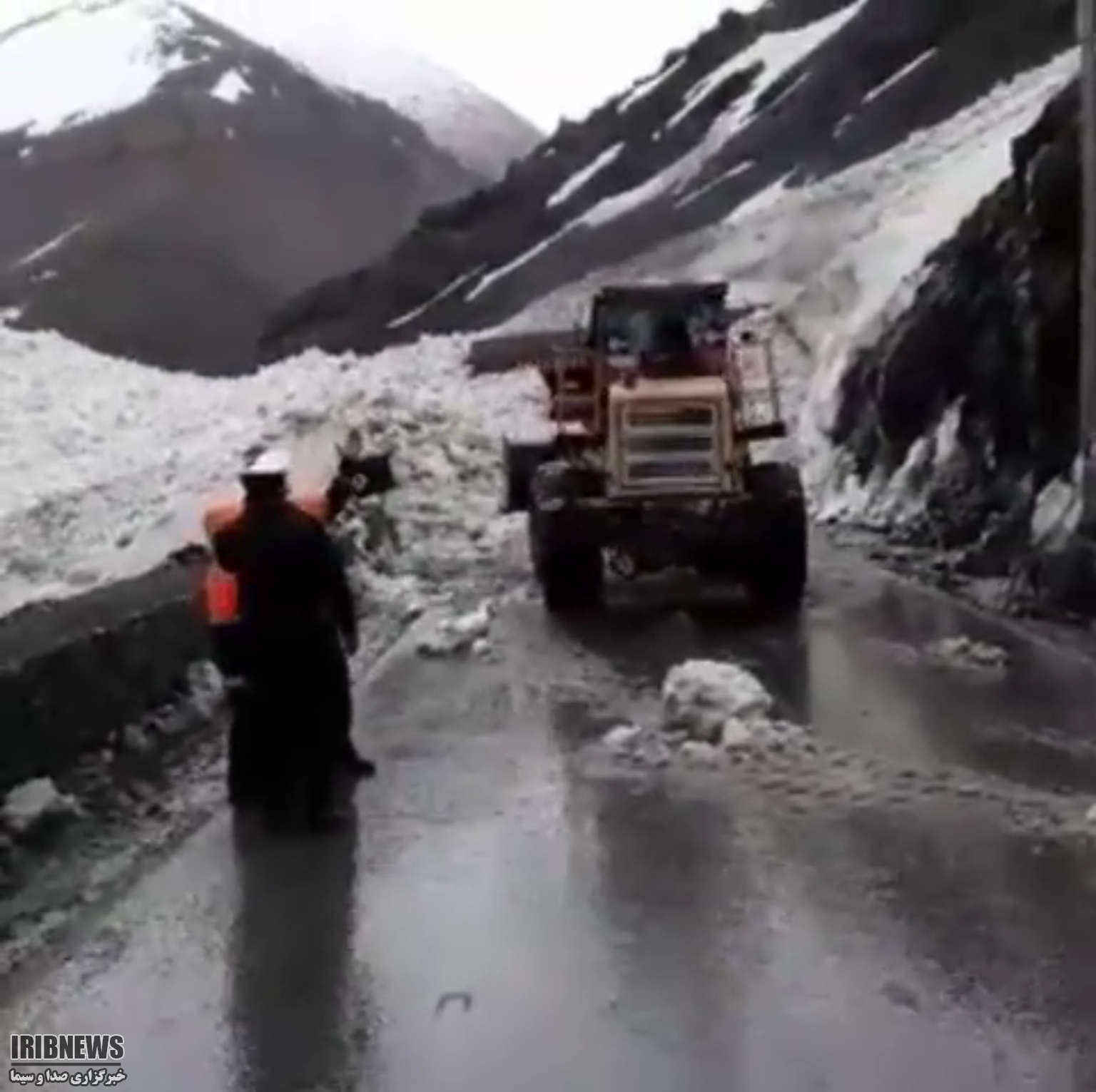 سقوط بهمن در مسیر دیزین سقوط بهمن در مسیر دیزین