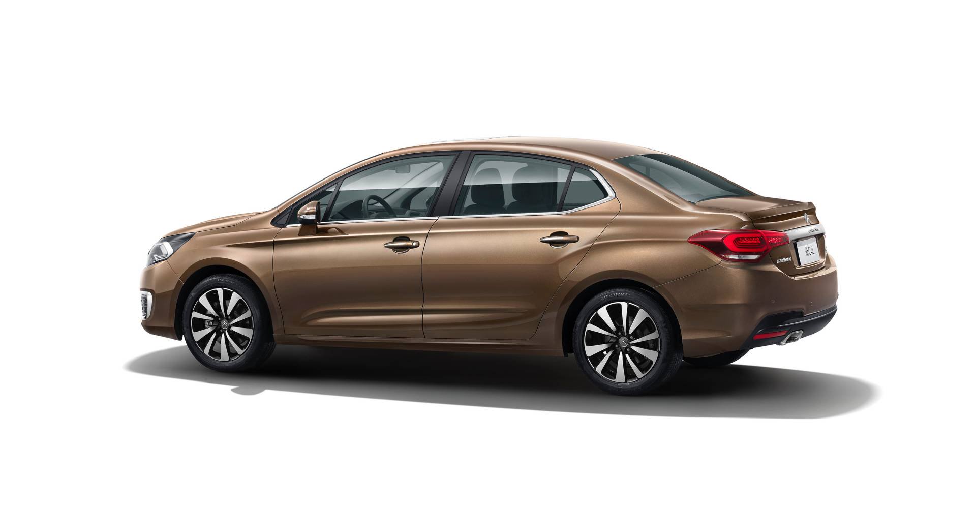 تحول فضای داخلی در سدان C4 سیتروئن تحول فضای داخلی در سدان C4 سیتروئن