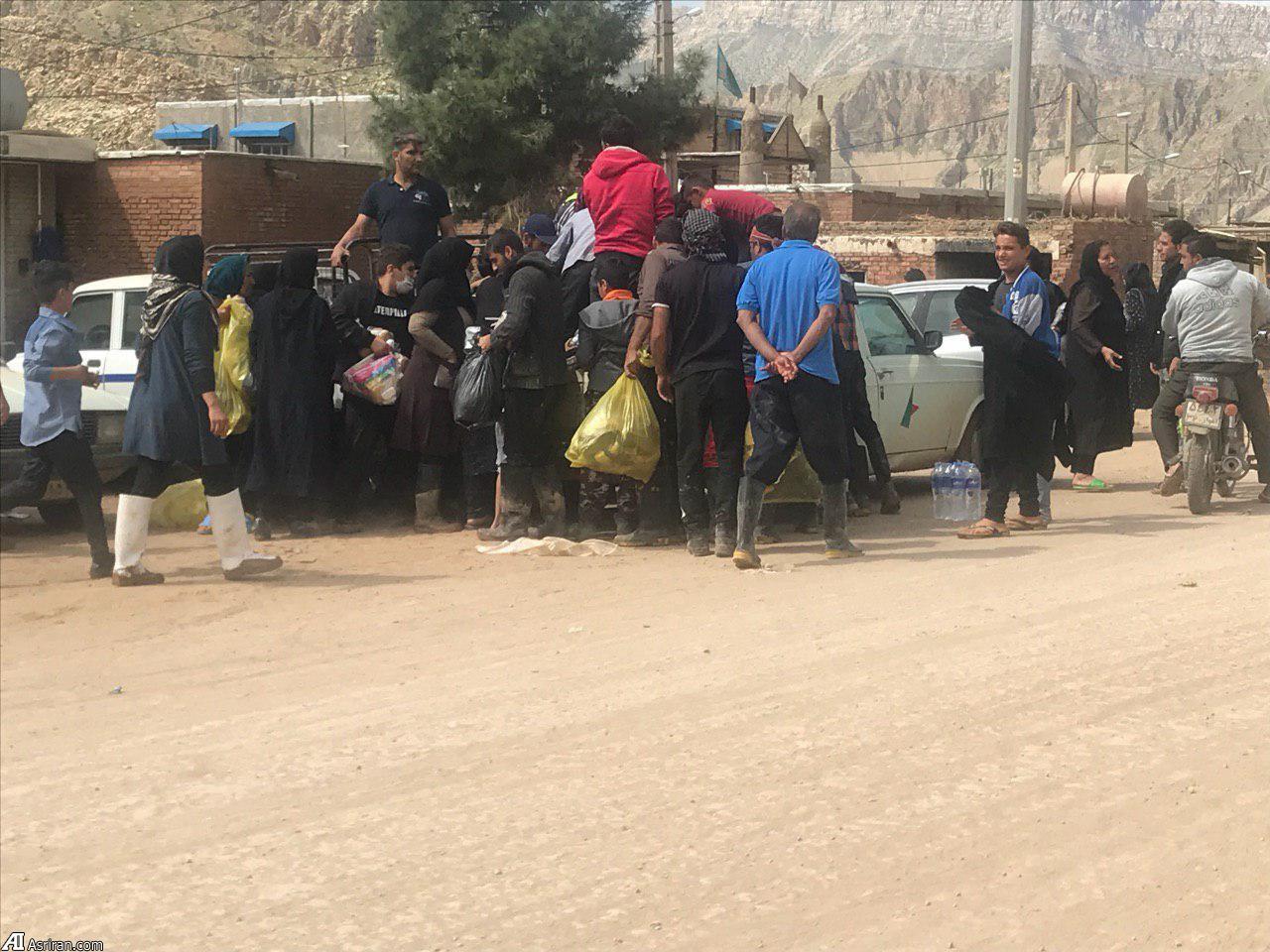 اهالی ده هنوز هم دل نکندهاند از «بابازید» سیل زده! اهالی ده هنوز هم دل نکندهاند از «بابازید» سیل زده!