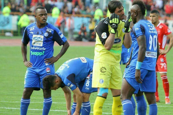 خشم استقلالیها شعلهور شد / بحرانی که مهاجم استقلال به آن دامن زد خشم استقلالیها شعلهور شد / بحرانی که مهاجم استقلال به آن دامن زد