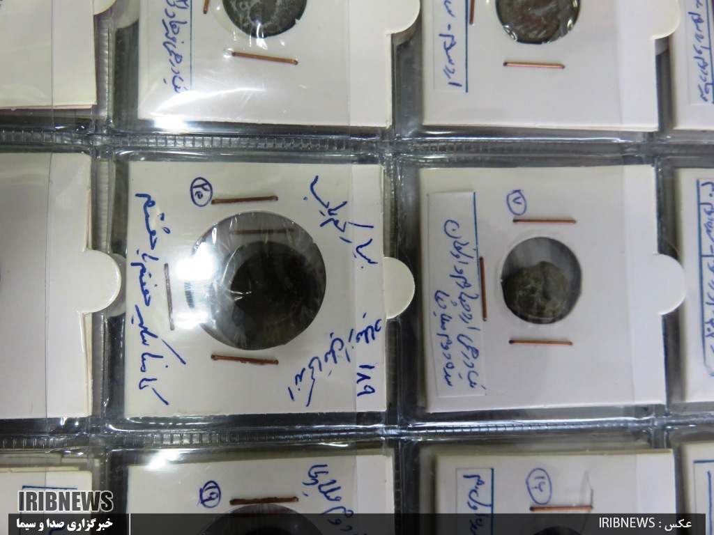 کشف سکه‌های تاریخی قاچاق در فرودگاه کیش (+عکس)/ یک زن دستگیر شد