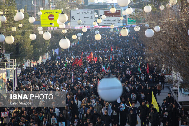 حضور مردم کرمان در مراسم تشییع شهید سردار سلیمانی حضور مردم کرمان در مراسم تشییع شهید سردار سلیمانی