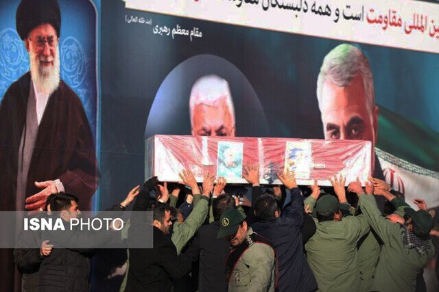 حضور مردم کرمان در مراسم تشییع شهید سردار سلیمانی حضور مردم کرمان در مراسم تشییع شهید سردار سلیمانی