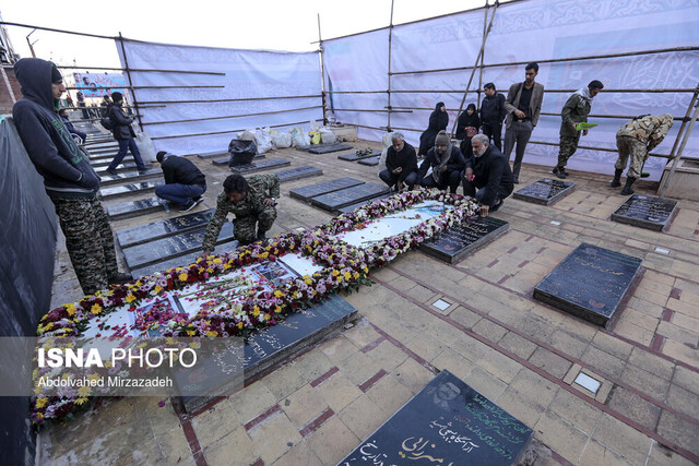 حضور مردم کرمان در مراسم تشییع شهید سردار سلیمانی حضور مردم کرمان در مراسم تشییع شهید سردار سلیمانی