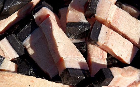 15 غذای عجیب و غریب از سراسر جهان (+عکس) مکتوک (Muktuk)، گرینلند