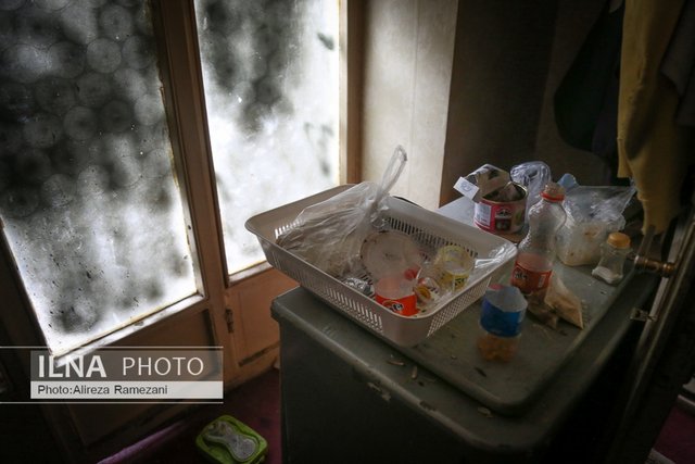 زندگی کارگر، دانشجو و معلمِ بازنشسته با معتاد و سارق زیر یک سقف/«فقر و بیپولی» نقطه اشتراک ساکنان خانههای مجردی زندگی کارگر، دانشجو و معلمِ بازنشسته با معتاد و سارق زیر یک سقف/«فقر و بیپولی» نقطه اشتراک ساکنان خانههای مجردی