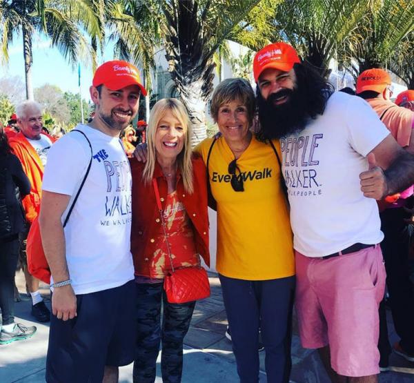 خدمات مشترک یک شغل عجیب به انسانها و سگها شغل عجیب به انسانها و سگها