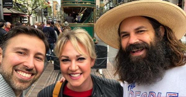 خدمات مشترک یک شغل عجیب به انسانها و سگها شغل عجیب به انسانها و سگها