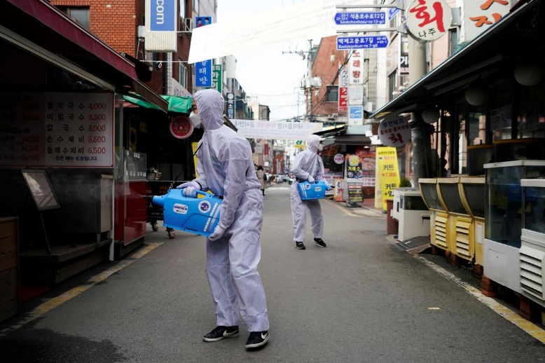 در کره جنوبی چه میگذرد؟/ دولت: در خانه بمانید و به گردهمایی مذهبی نروید افزایش کرونا در کره