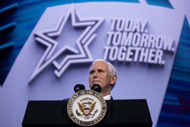 ویروس کرونا به کنفرانس سالانه ویروس کرونا به کنفرانس سالانه