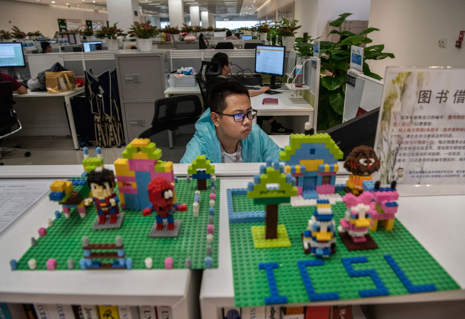 به درون هواوی نگاه کنید/ از مراکز تحقیقاتی پیشرفته تا ورزش و سرگرمی (+ عکس)