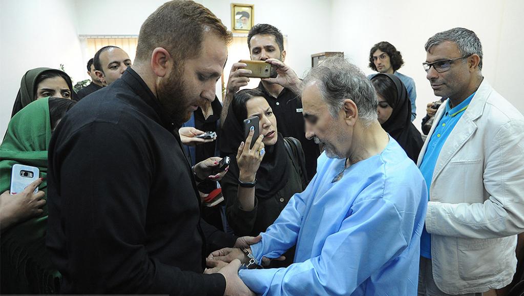 نجفی هم یک انسان است مثل همه ما نجفی هم یک انسان است مثل همه ما