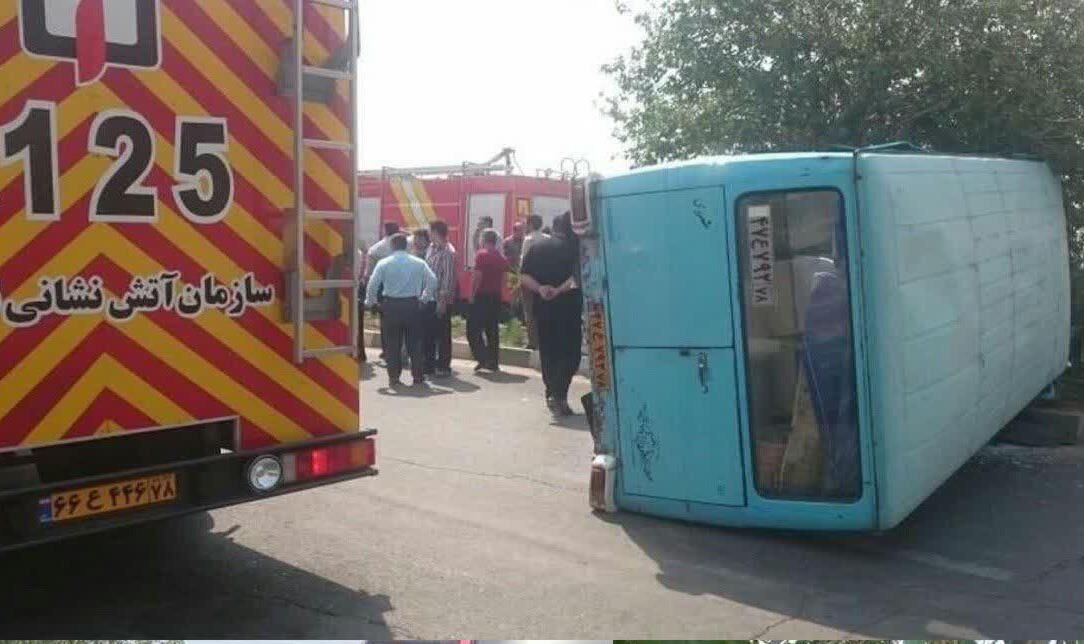 18 مصدوم واژگونی مینی‌بوس در مازندران