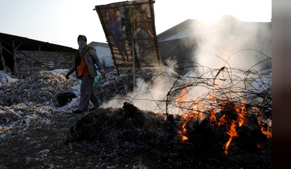 پول در برابر زباله/ روستای اندونزی برای امرار معاش زباله نیاز دارد پول در برابر زباله/ روستای اندونزی برای امرار معاش زباله نیاز دارد