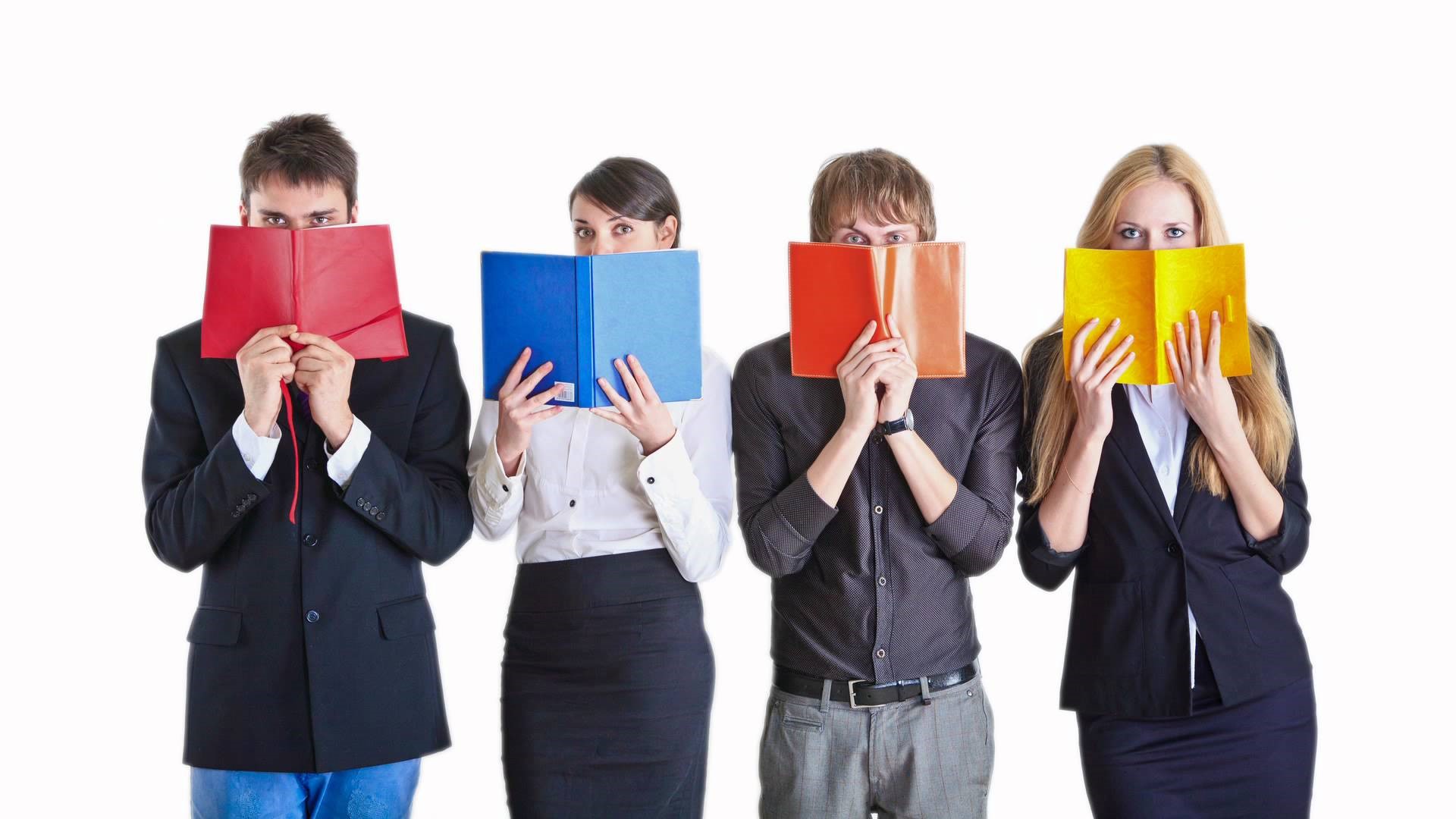 برای آموزش زبان انگلیسی فقط به کتاب ها تکیه نکنیم برای آموزش زبان انگلیسی فقط به کتاب ها تکیه نکنیم