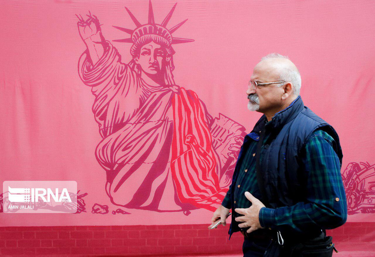 رونمایی از دیوارنگاره‌های سفارت سابق آمریکا (+عکس)