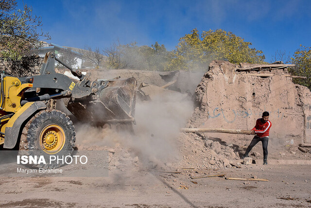 ساخت واحدهای مسکونی اضطرای برای روستاییان زلزله زده‌ی سراب
