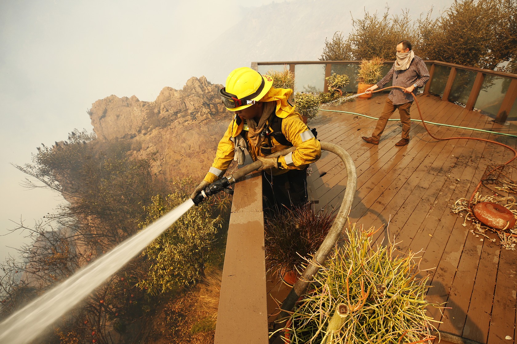 آتشسوزی کالیفرنیا: هزاران نفر آواره، یک میلیون نفر در خاموشی آتشسوزی کالیفرنیا: هزاران نفر آواره، یک میلیون نفر در خاموشی