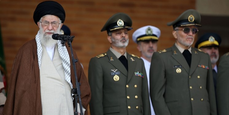 مقام معظم رهبری: به دلسوزان عراق و لبنان توصیه میکنم اولویتشان را علاج ناامنی قرار دهند مقام معظم رهبری: به دلسوزان عراق و لبنان توصیه میکنم اولویتشان را علاج ناامنی قرار دهند