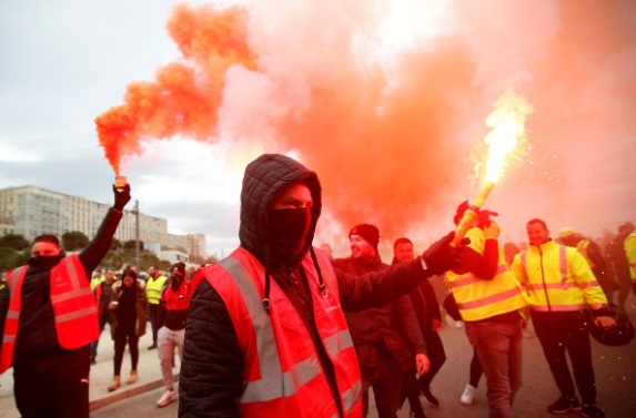 انصراف گردشگران از سفر به فرانسه در تعطیلات کریسمس/ دلیل: اعتصابات سراسری اعتصابات کریسمس در فرانسه