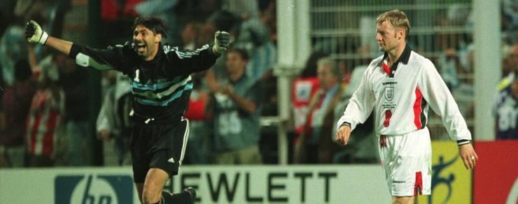 دروازهبانی که معتقد بود جهان به آخر رسیده! کارلوس روآ