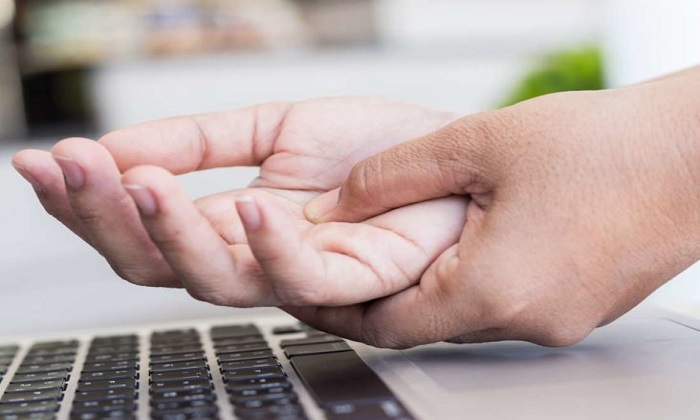 10 دلیل بروز ضعف در دست 10 دلیل بروز ضعف در دست