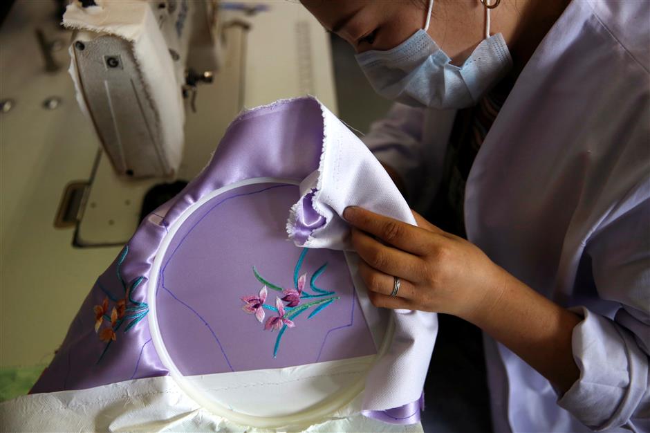 ورود ماسک به صنعت فشن: ساخت ماسک و لباس محافظتی لوکس در چین (+عکس) ماسک ابریشمی در چین