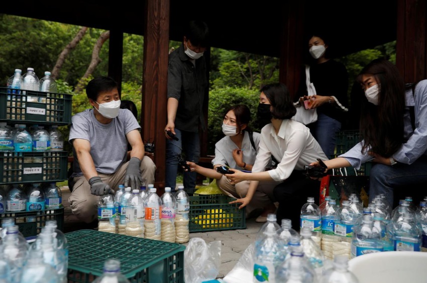 کره شمالی بطری برنج برای ارسال به کره شمالی